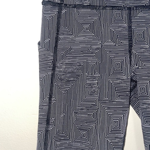 Lululemon Pace Rival Crop Tights Maze Jacquard White Black with Mesh Size 4 - Picture 5 of 10